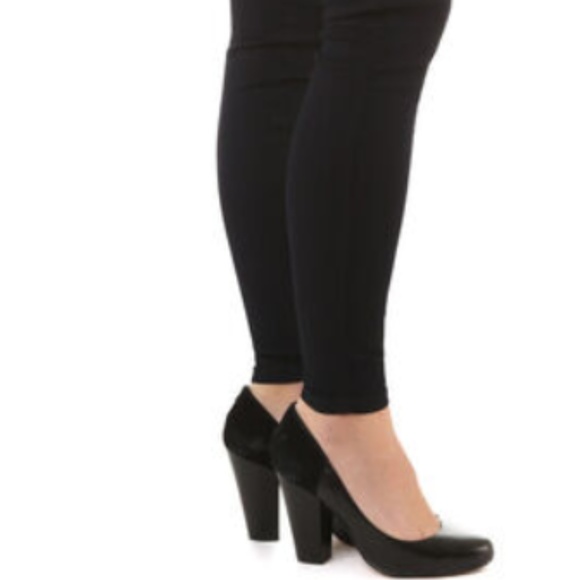 GUESS - Curvy Mid Rise Black Jeggings - Picture 6 of 6